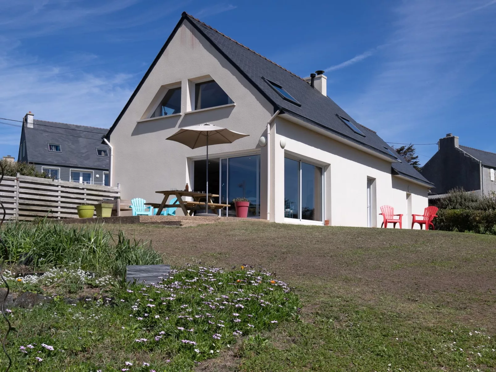 La maison de Toul an Dour-Buiten