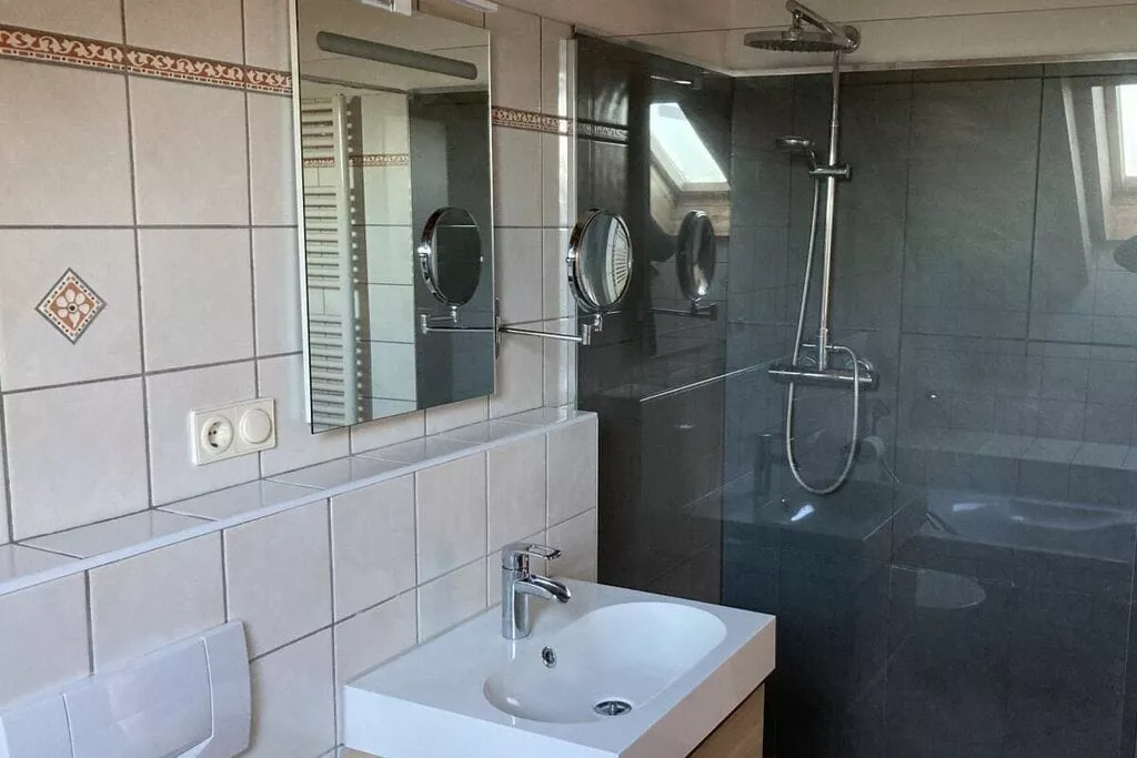 443314-Badkamer