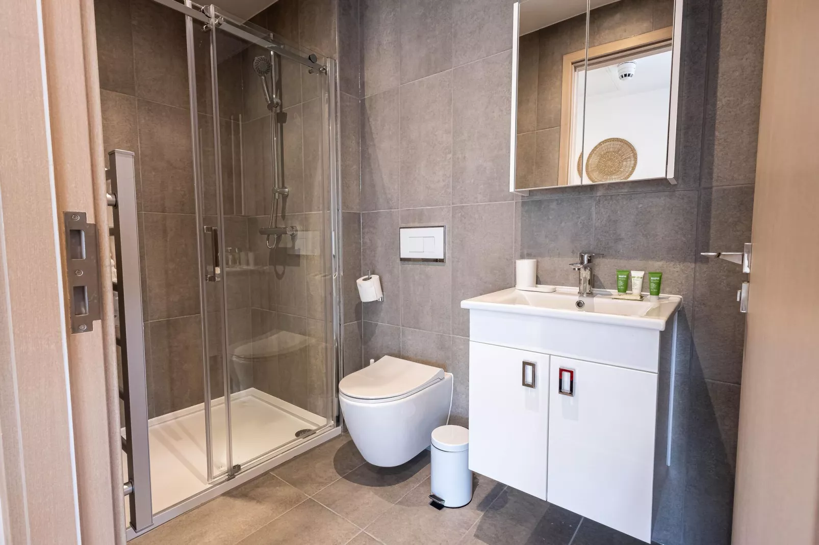 1 Bedroom Apartment 1 Bathroom Milton Keynes-Badkamer