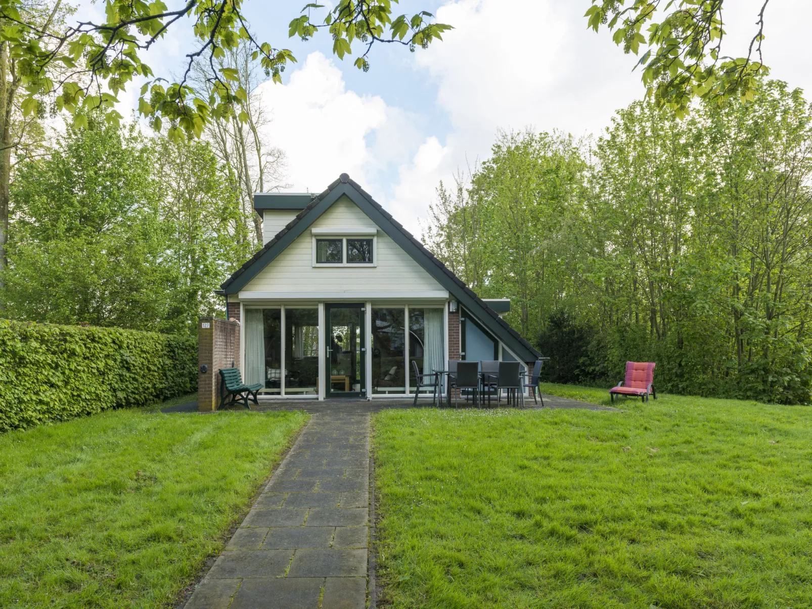 De Smokkelaar bg 127-Buiten