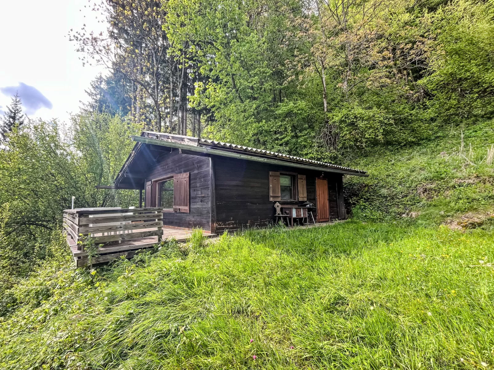 Häuschen am Waldrand-Buiten