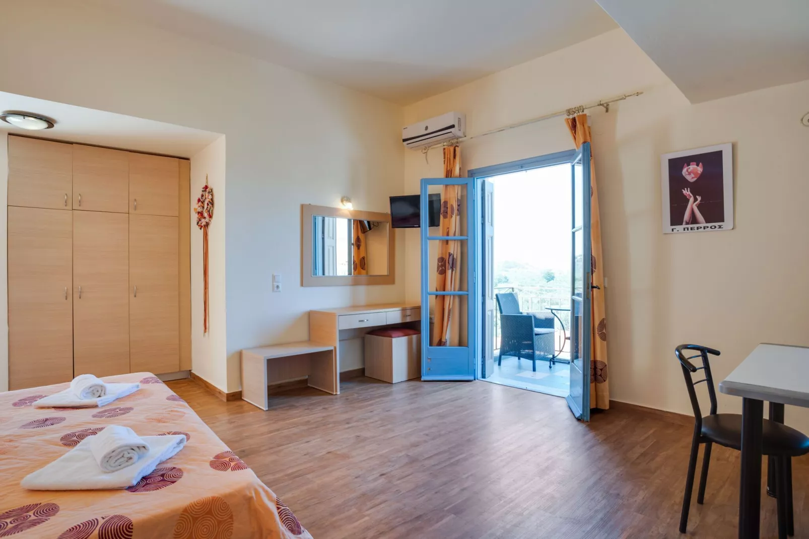 Heerlijke studio op Lesbos met zwembad-Woonkamer
