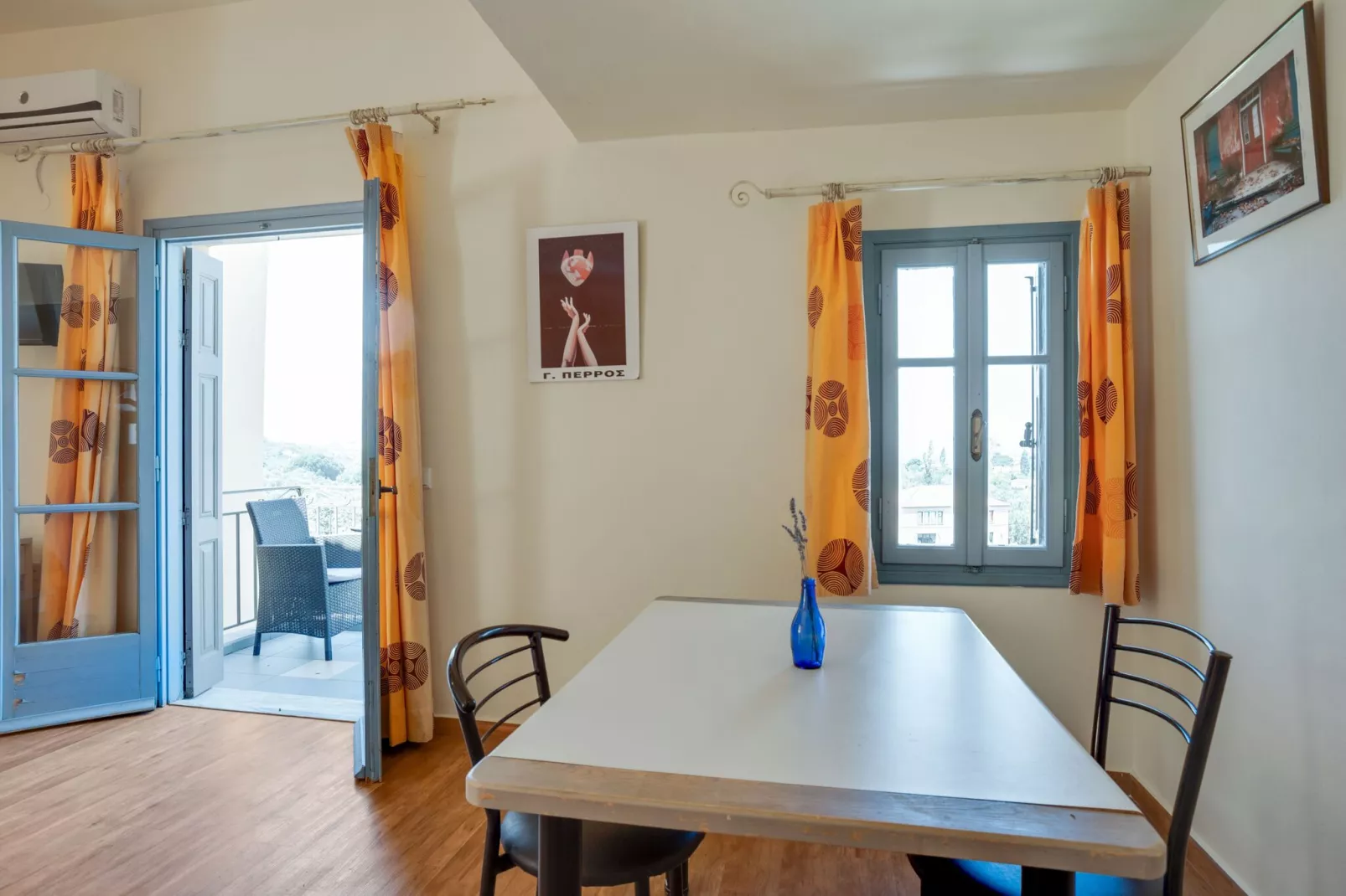 Heerlijke studio op Lesbos met zwembad-Eetkamer