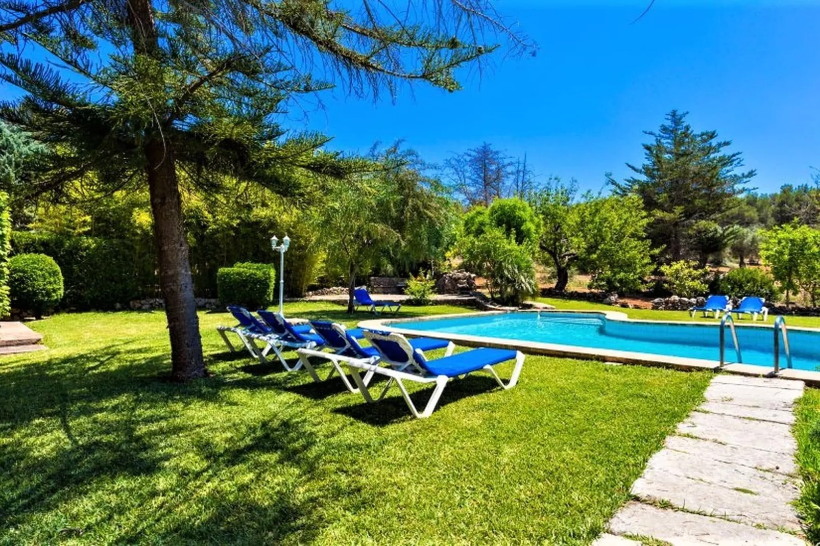 Villa Es Garrover-Tuinen zomer