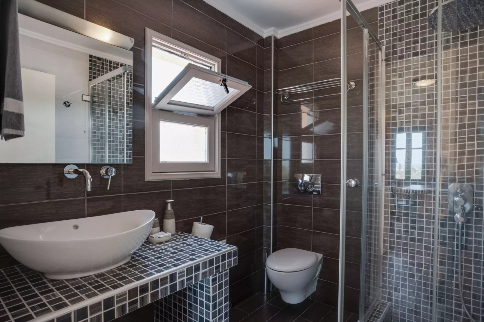 Heerlijke studio op Lesbos met zwembad-Badkamer