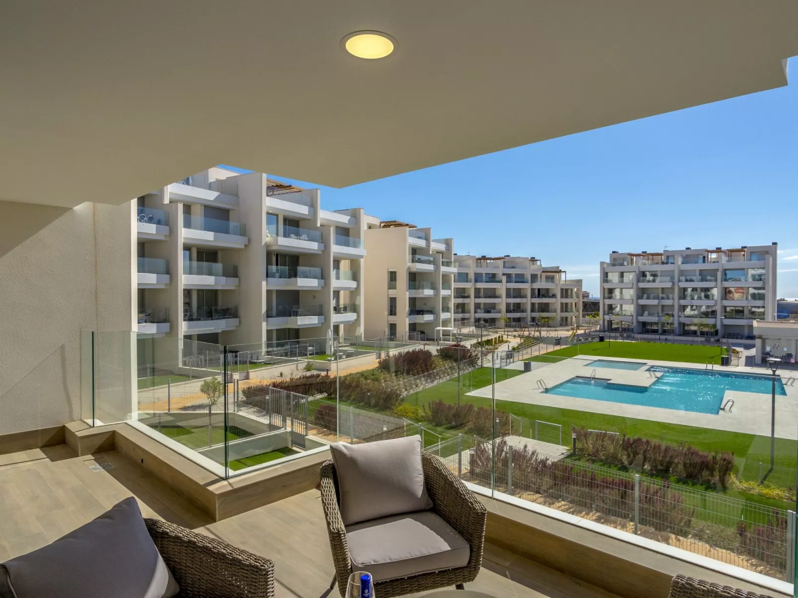 Ema Residencial 63-Buiten