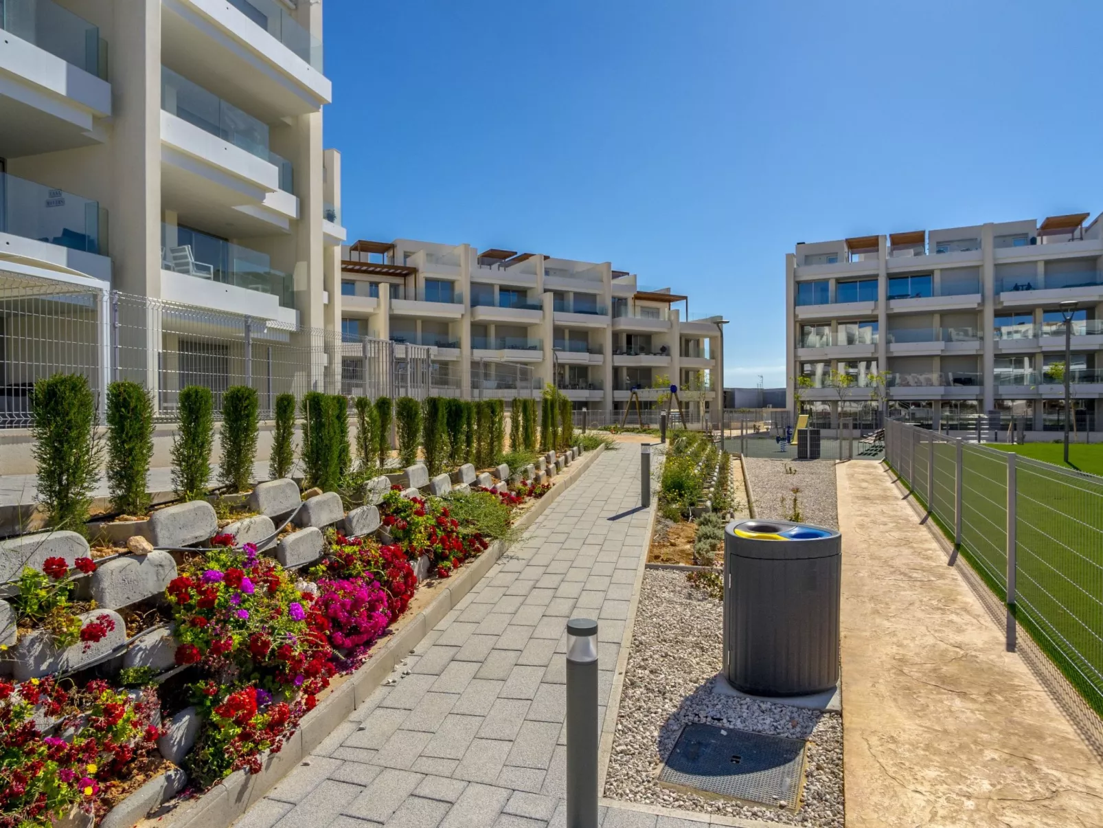 Ema Residencial 63-Buiten