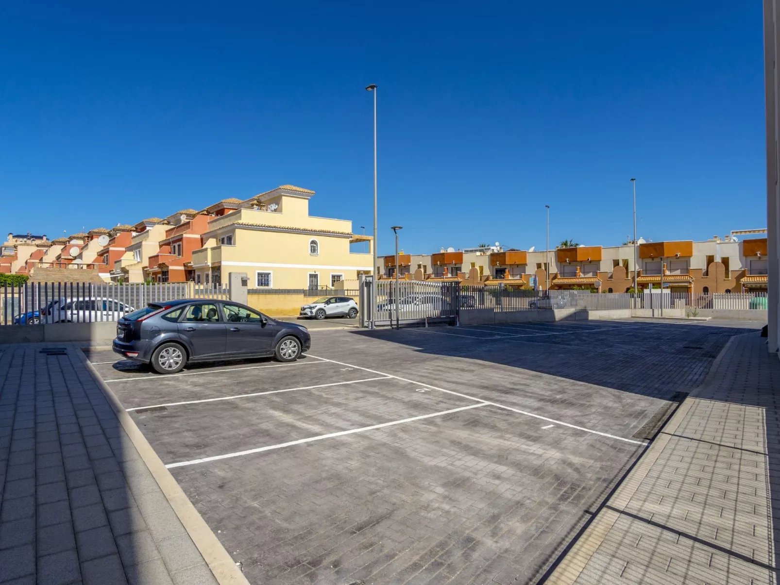 Ema Residencial 63-Buiten