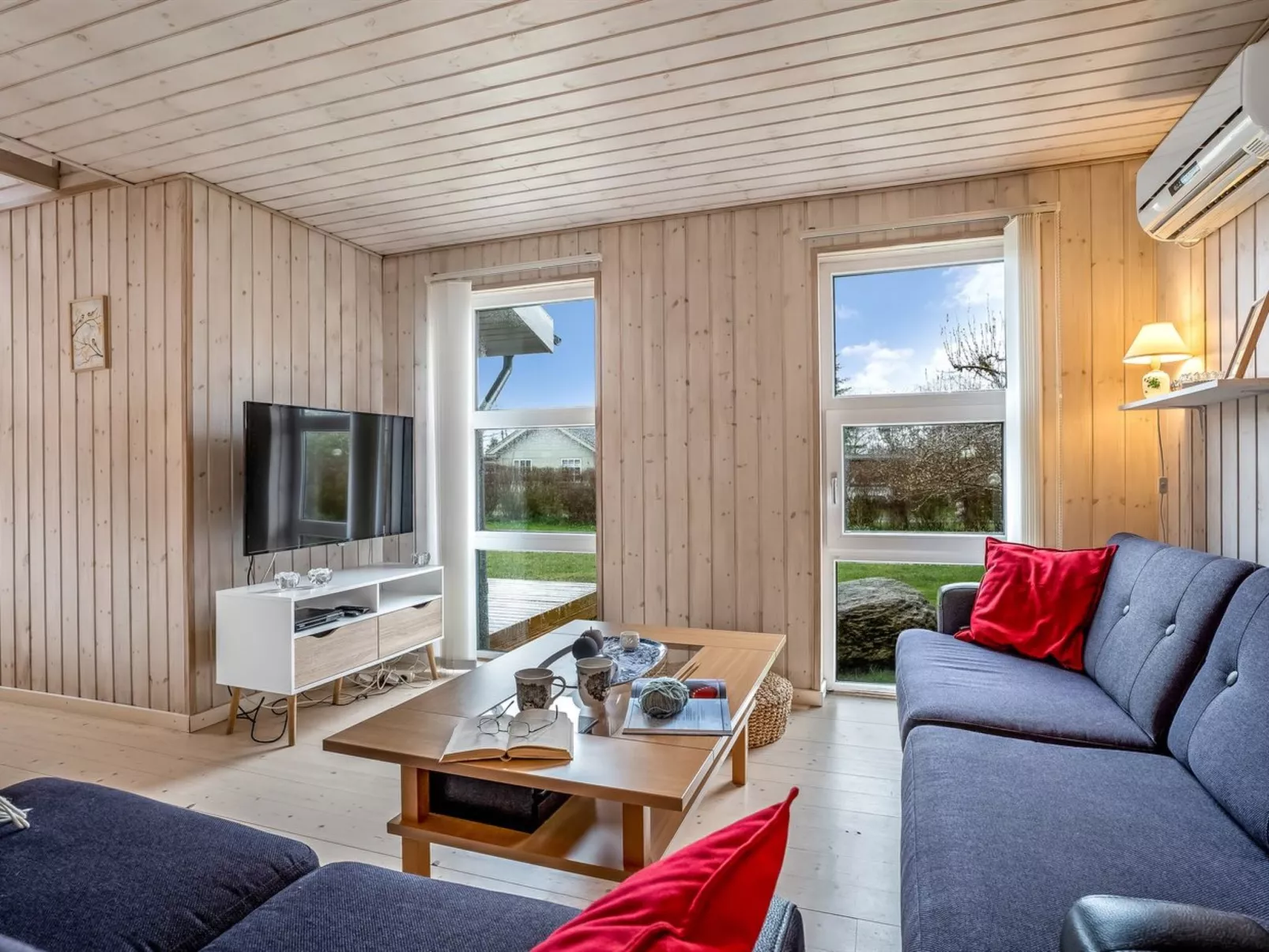 "Mira" - 500m from the sea-Binnen