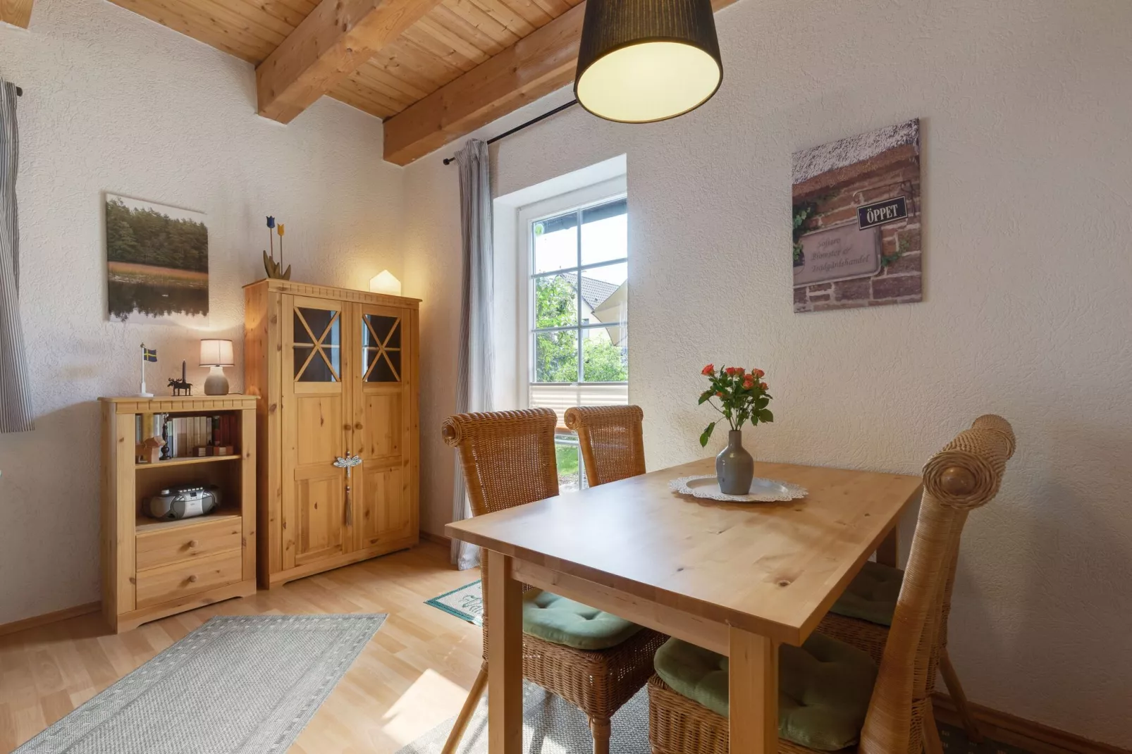 Ferienhaus mit Garten und Terrasse vor Rostock/Warnemünde-Eetkamer