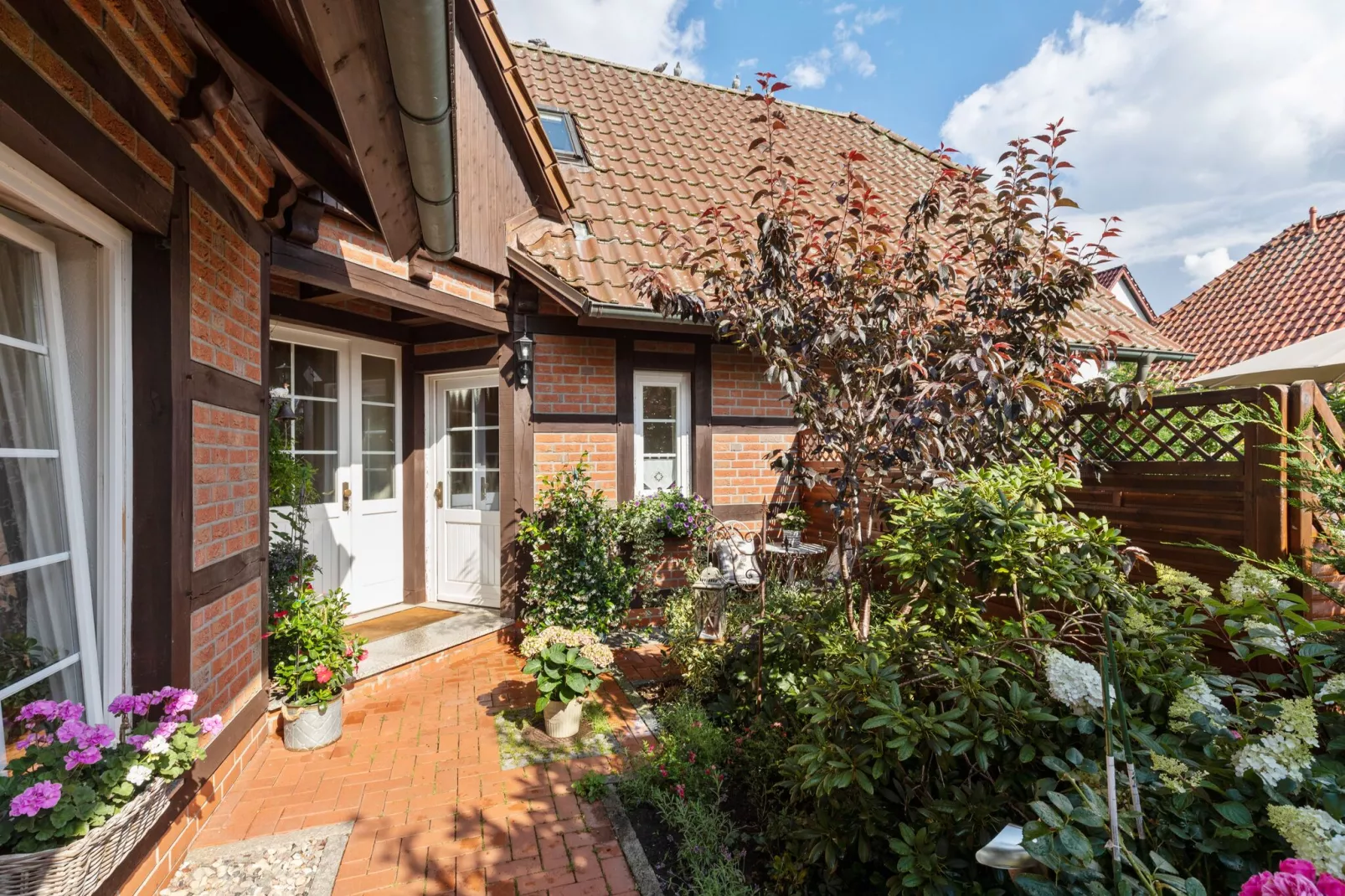 Ferienhaus mit Garten und Terrasse vor Rostock/Warnemünde