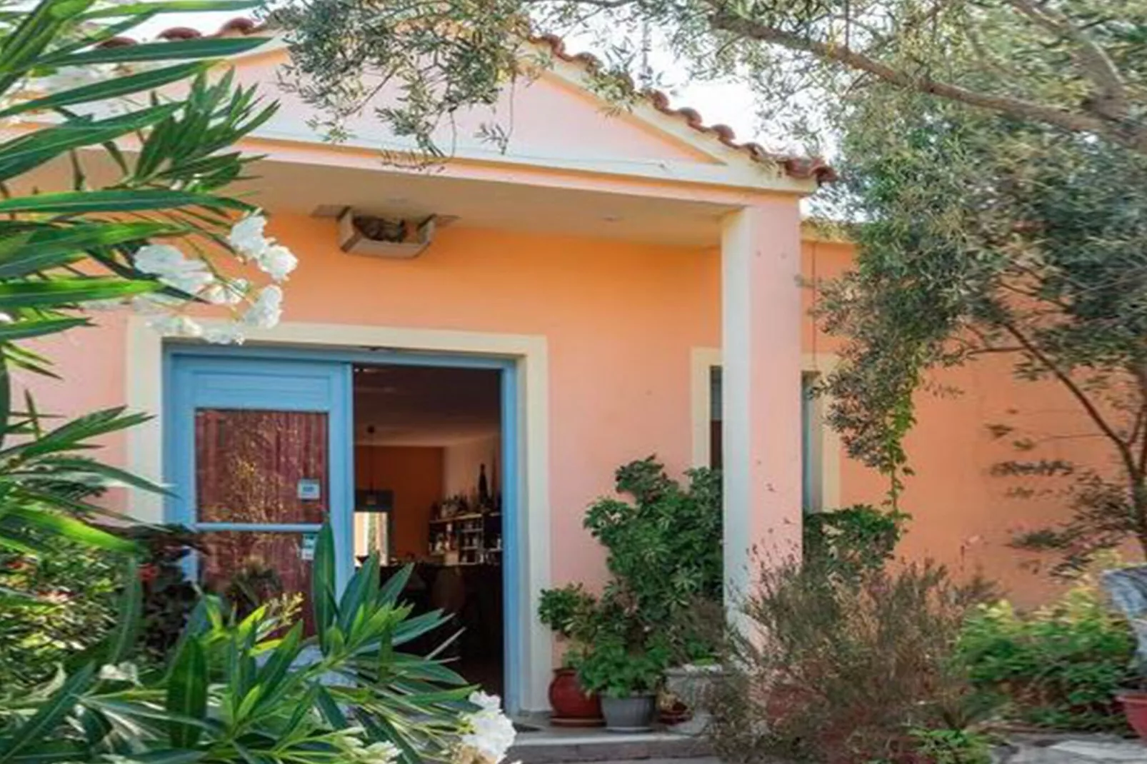 Fijne studio op Lesbos met zwembad-Buitenkant zomer