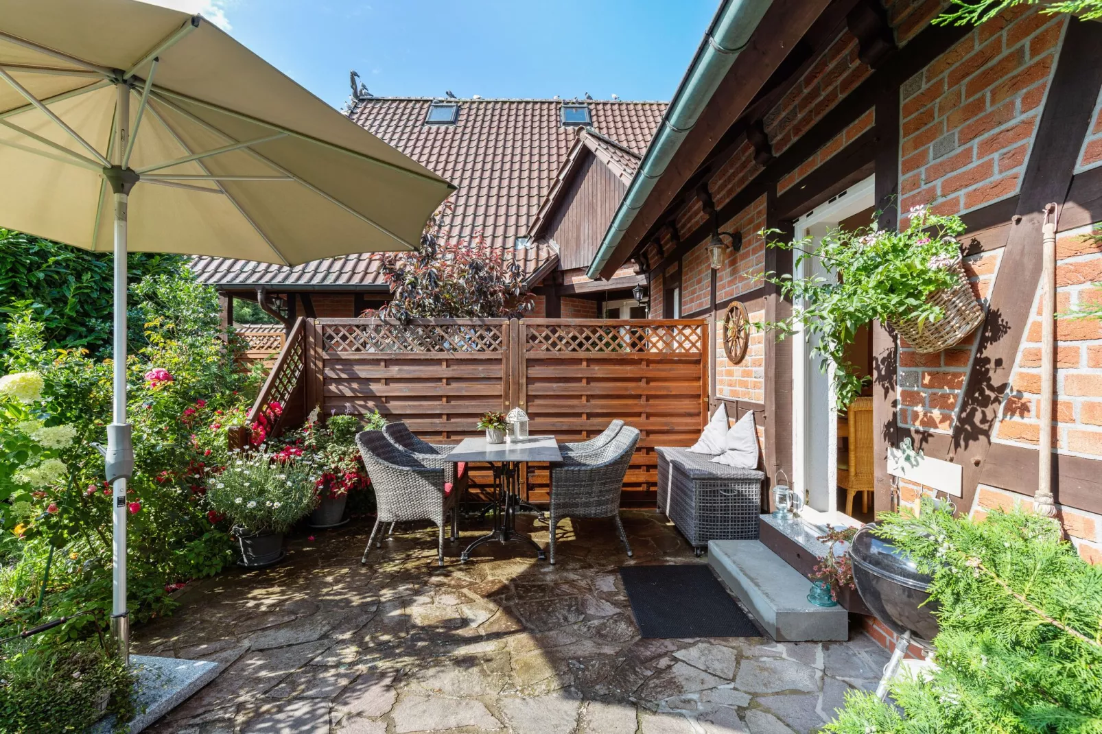 Ferienhaus mit Garten und Terrasse vor Rostock/Warnemünde-Terrasbalkon