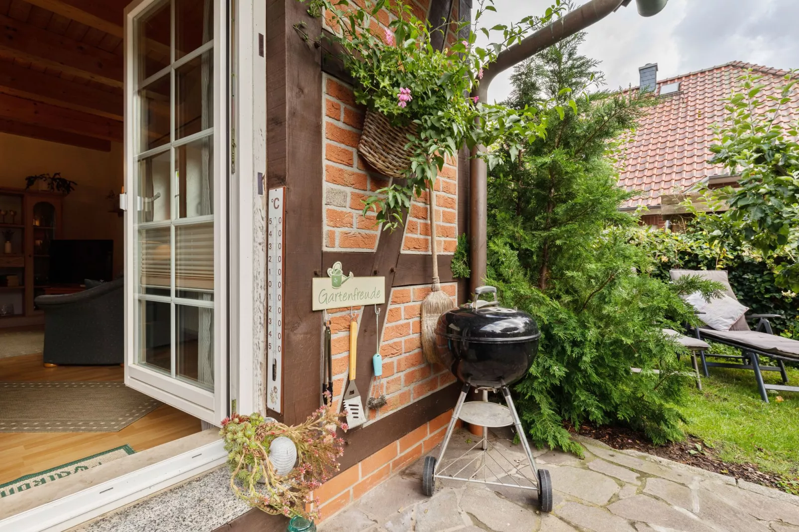 Ferienhaus mit Garten und Terrasse vor Rostock/Warnemünde-Tuinen zomer