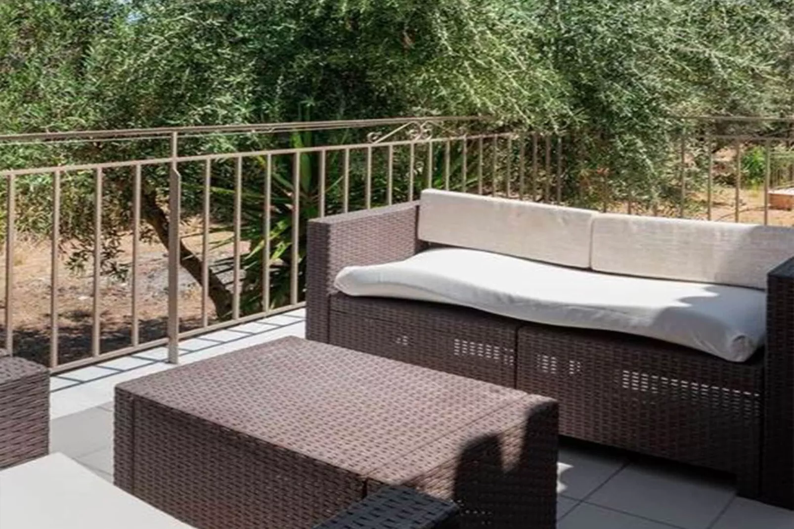 Fijne studio op Lesbos met zwembad-Terrasbalkon