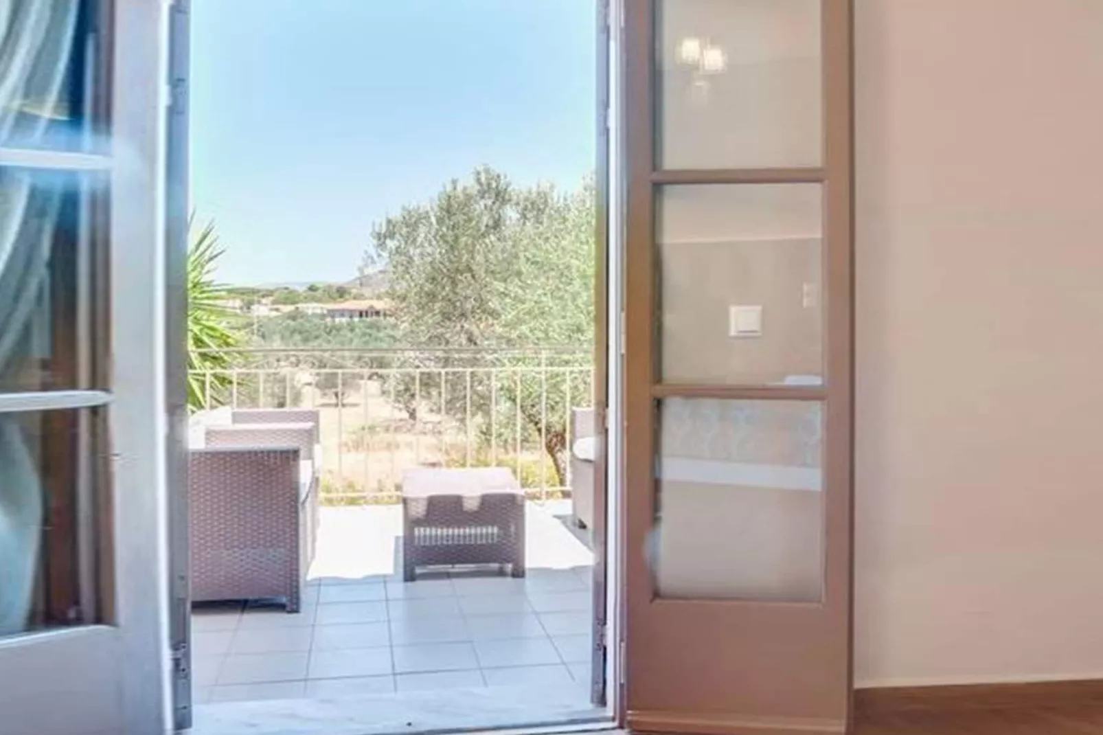 Fijne studio op Lesbos met zwembad-Terrasbalkon