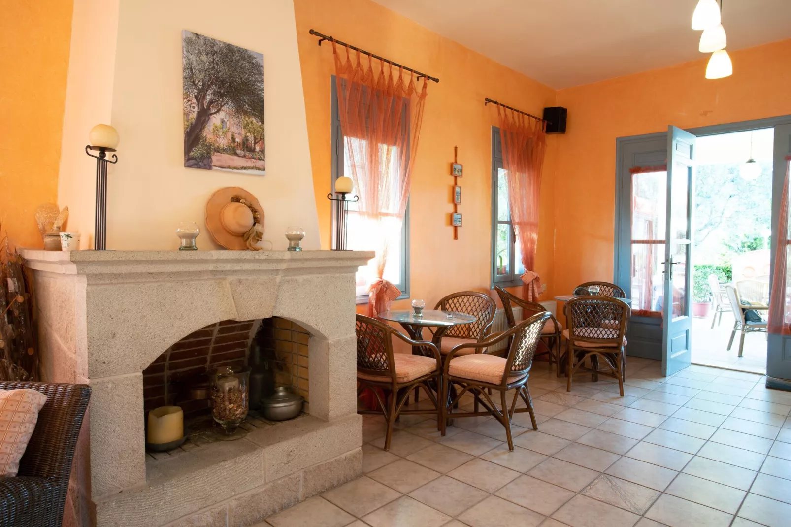 Fijne studio op Lesbos met een balkon-Woonkamer