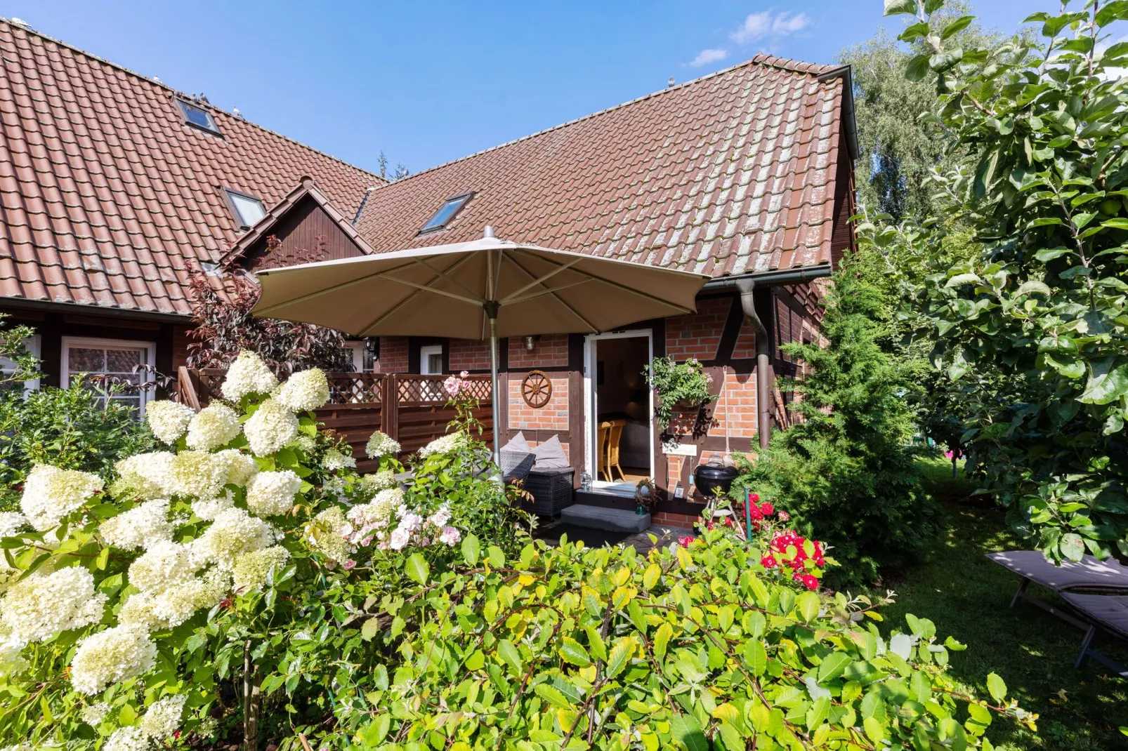 Ferienhaus mit Garten und Terrasse vor Rostock/Warnemünde