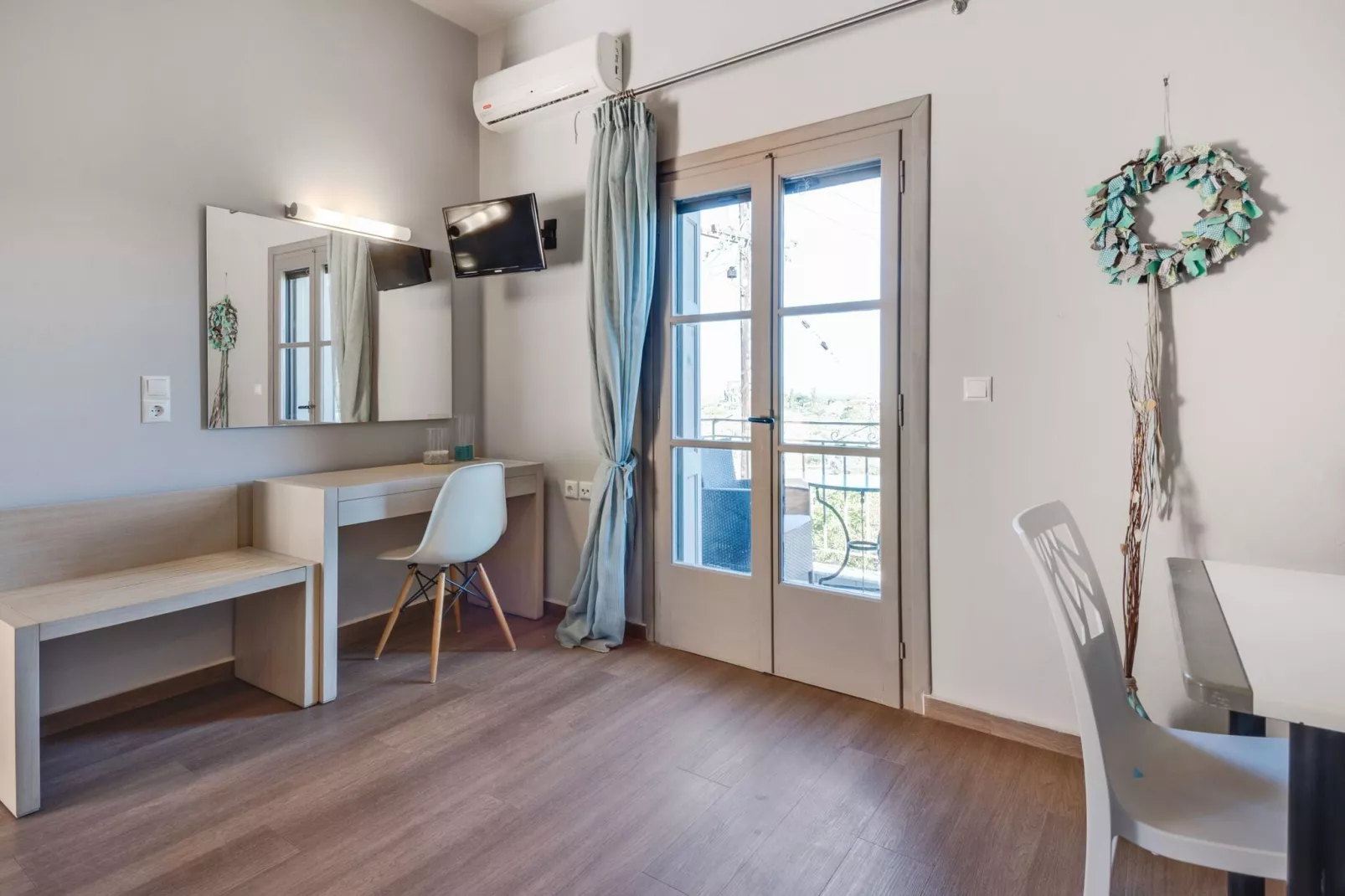 Fijne studio op Lesbos met een balkon-Woonkamer