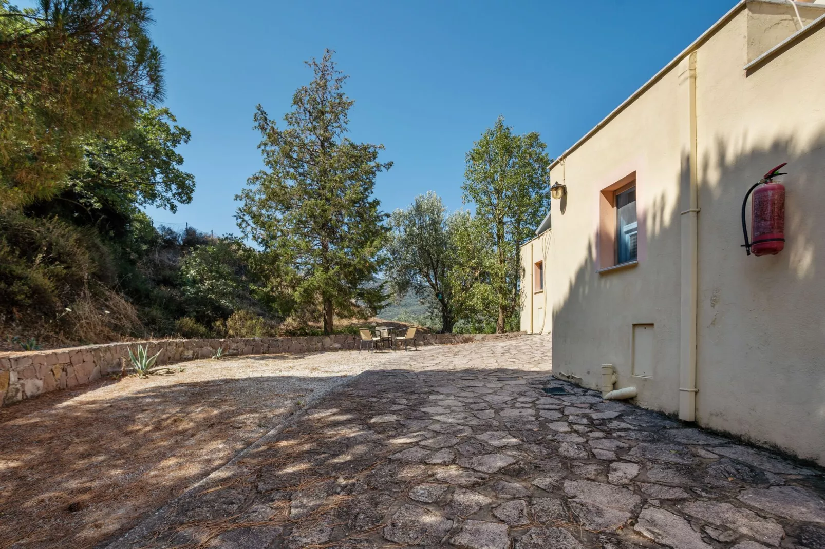 Mooie studio op Lesbos met een balkon-Buitenkant zomer