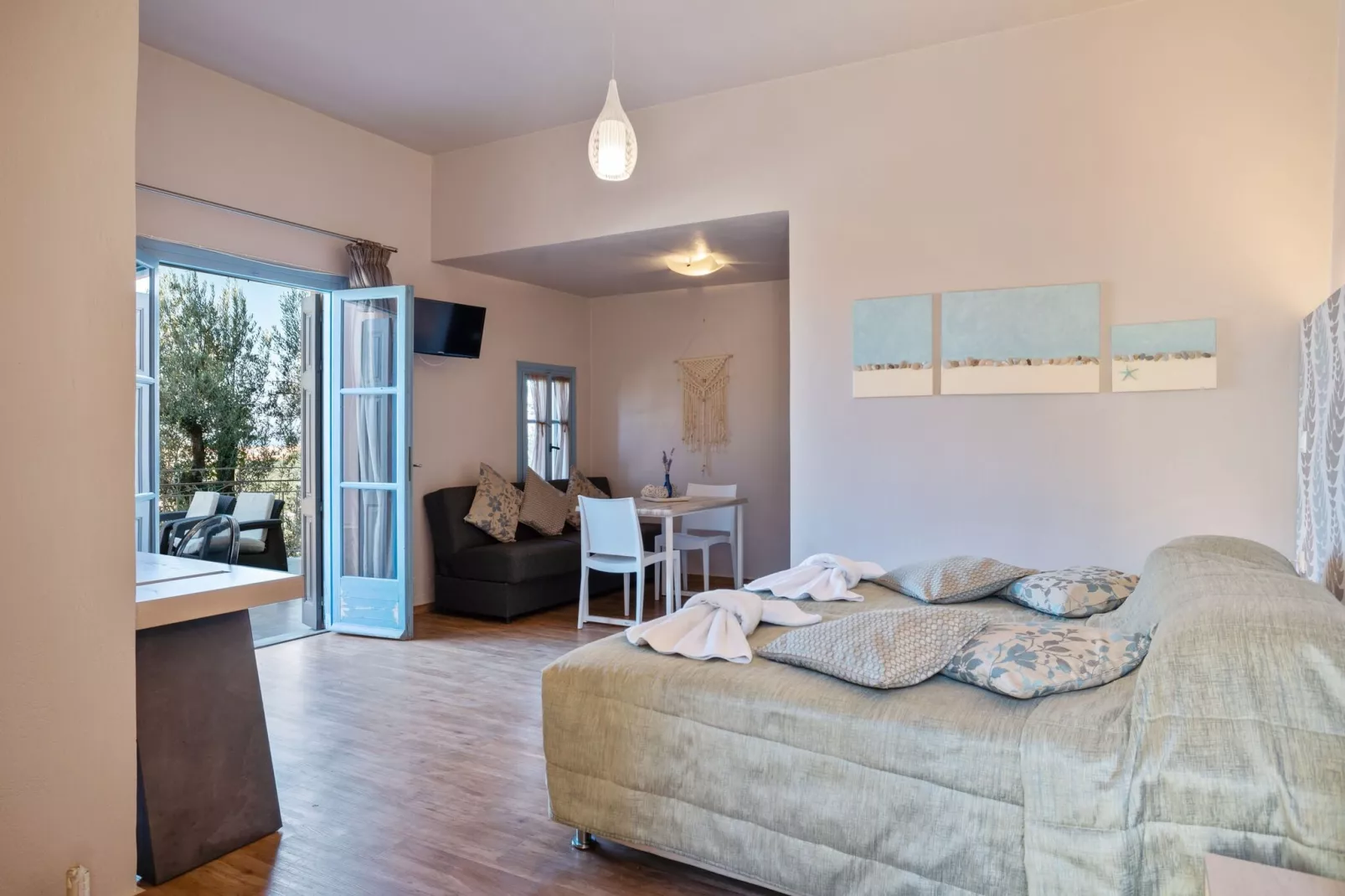 Mooie studio op Lesbos met een balkon-Slaapkamer
