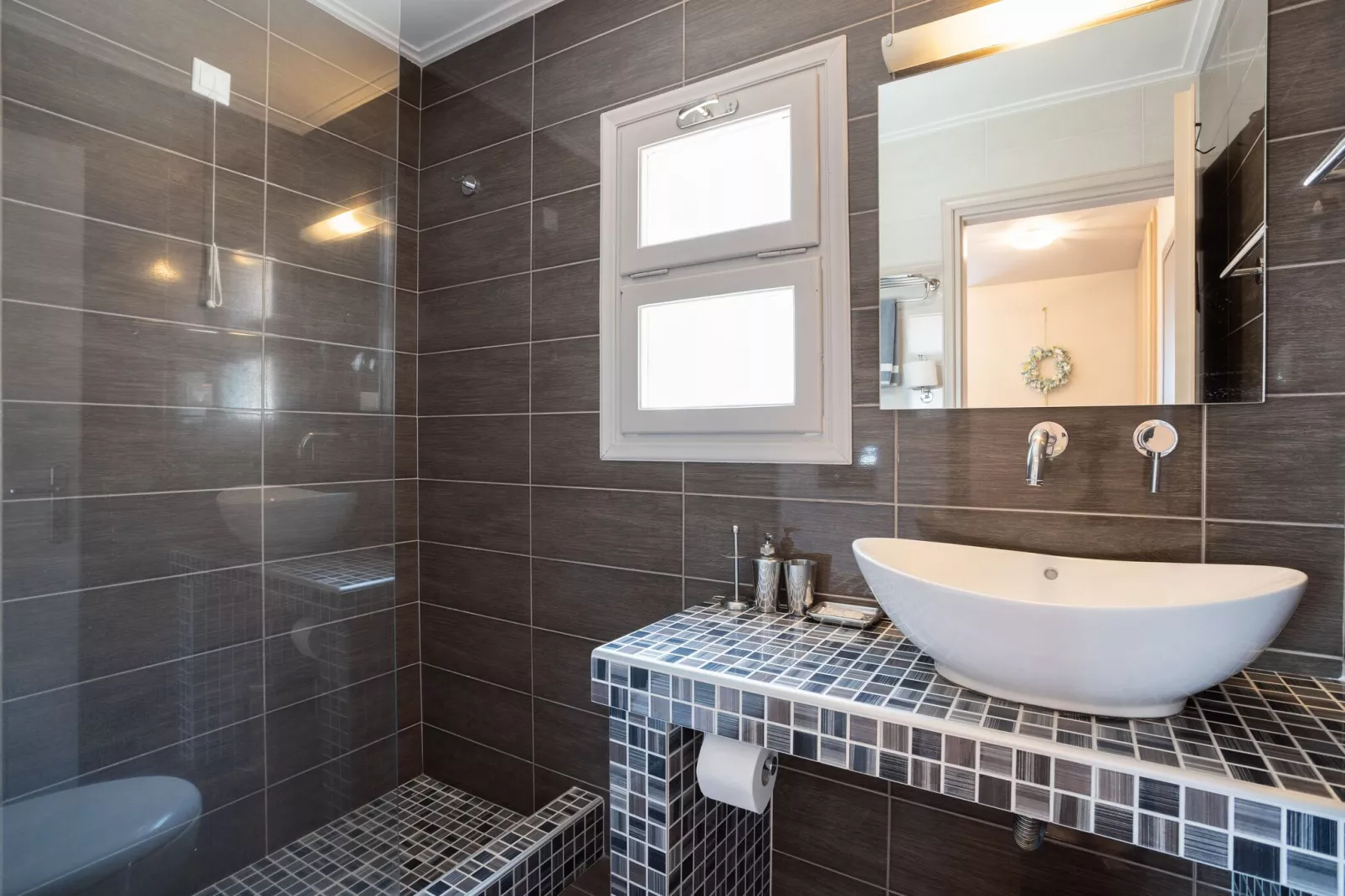 Mooie studio op Lesbos met een balkon-Badkamer