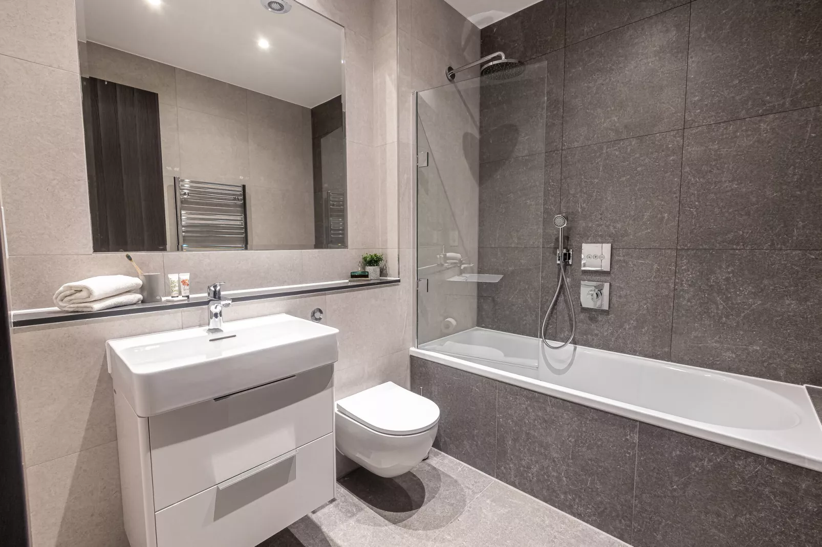 1 Bedroom Apartment 1 Bathroom Premium Hungerford Road-Badkamer