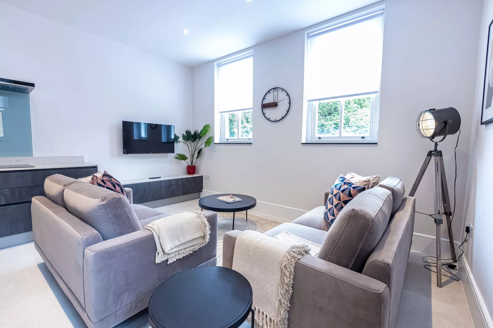 4 Bedroom Apartment 2 Bathroom Hungerford Road