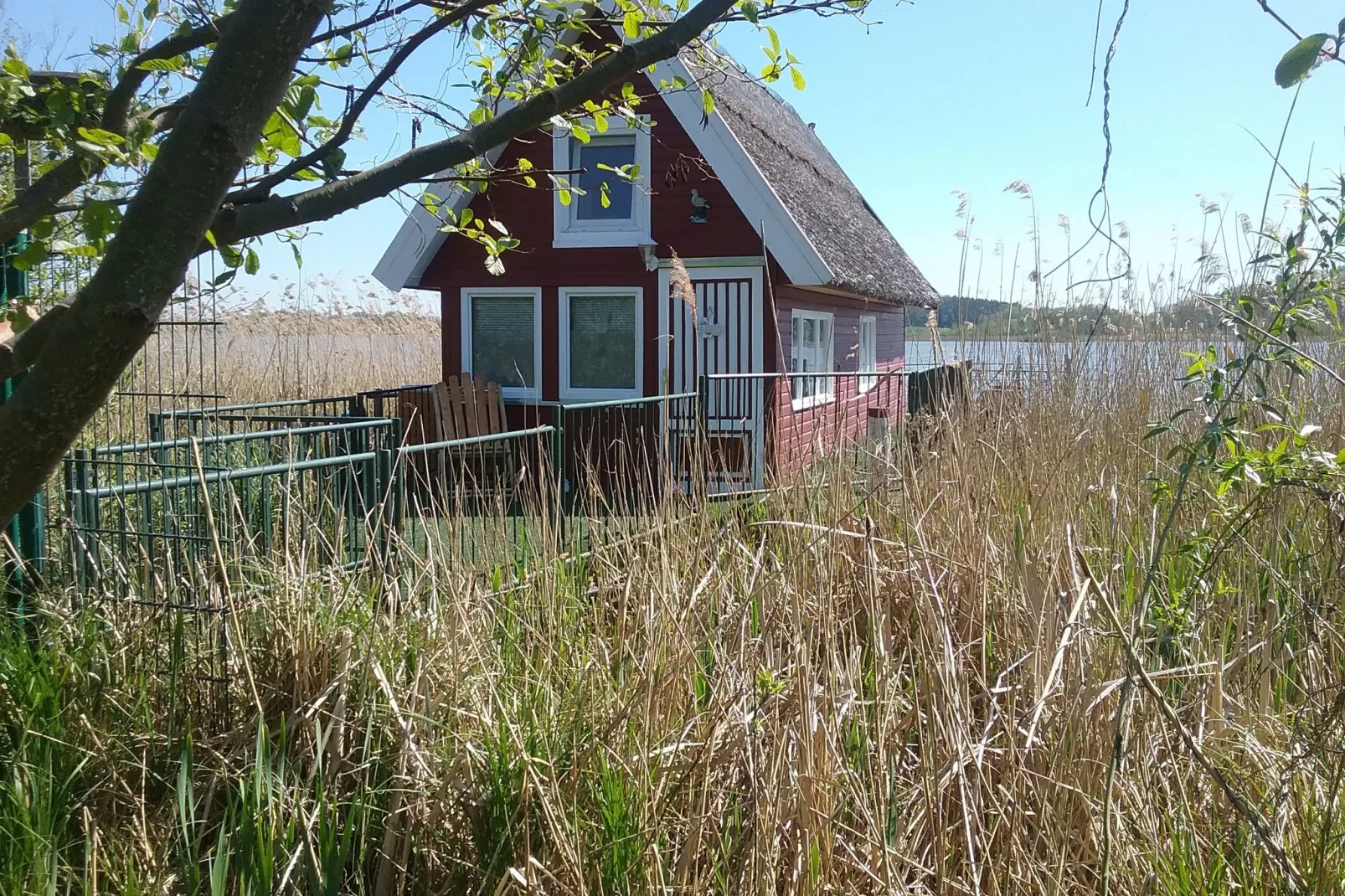 Bootshaus direkt am See mit eigenem Steg-Tuinen zomer