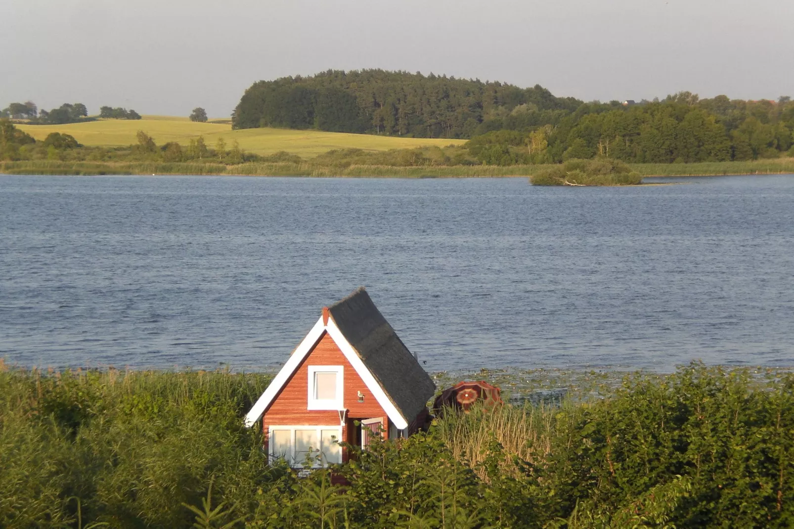Bootshaus direkt am See mit eigenem Steg-Gebieden zomer 5km