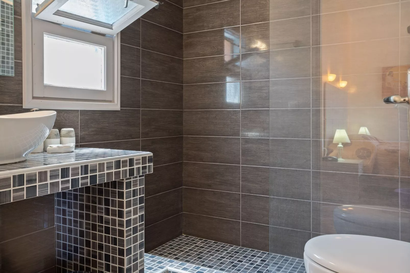 Aangename studio op Lesbos met een balkon-Badkamer