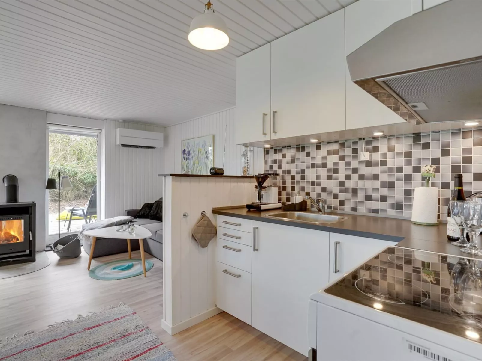 "Hendrina" - 500m from the sea-Binnen
