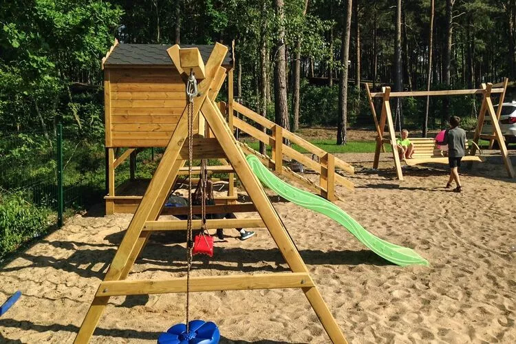 Domek wakacyjny MIĘDZY SOSNAMI dla 6 osób Pobierowo-Tuinen zomer