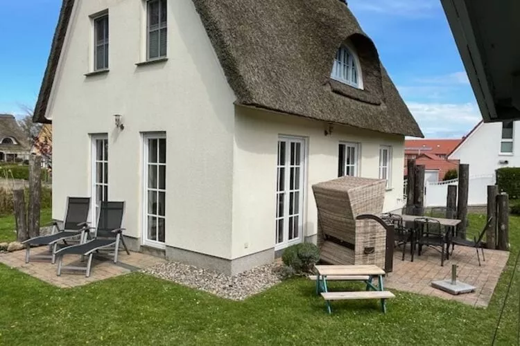 Ferienhaus Reetglück Wohlenberg-Buitenkant zomer