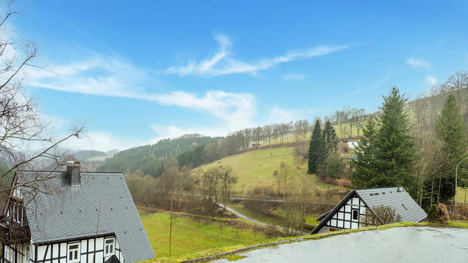 Kurhaus am Nordenau-Uitzicht zomer