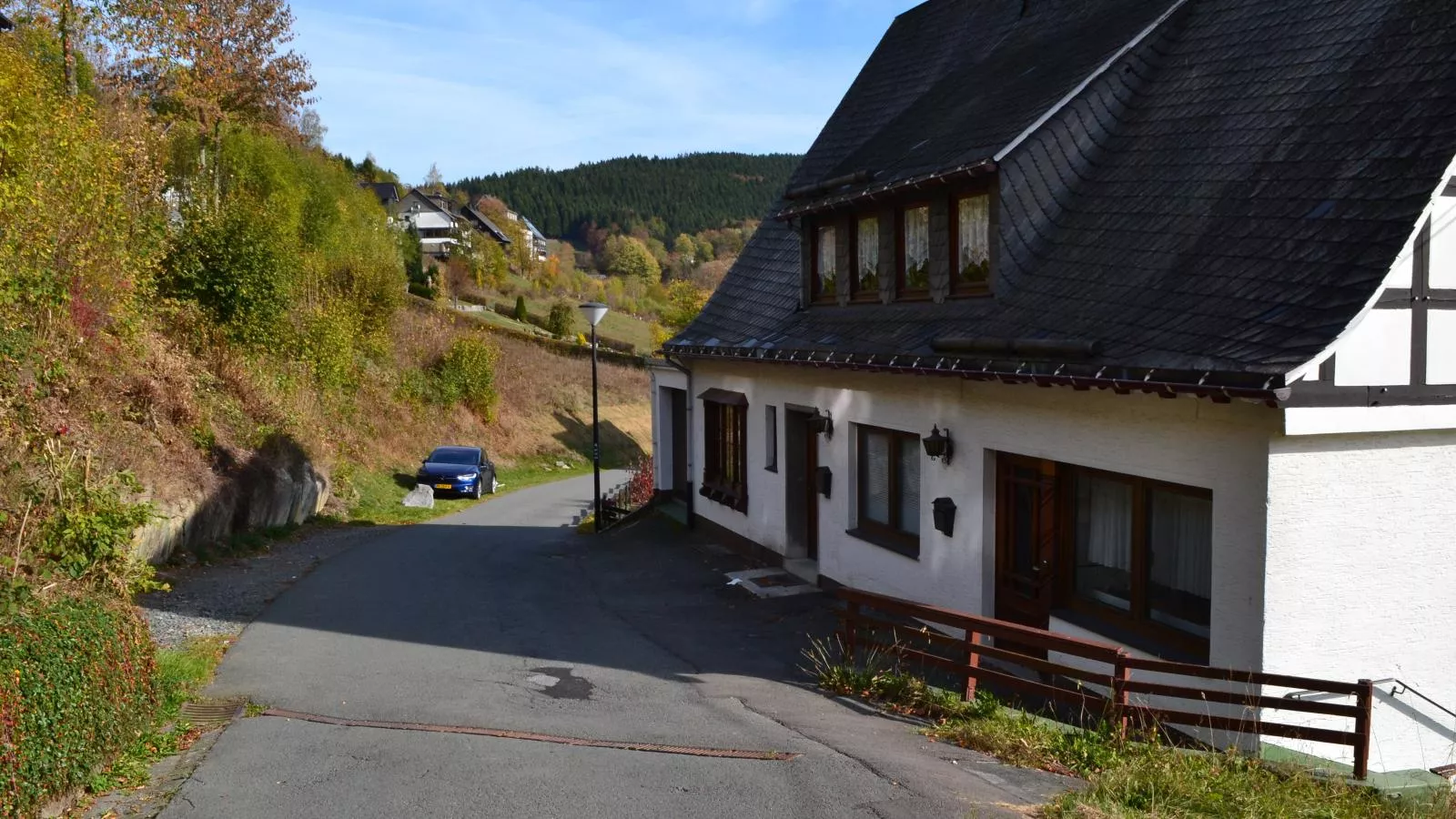 Kurhaus am Nordenau-Buitenkant zomer