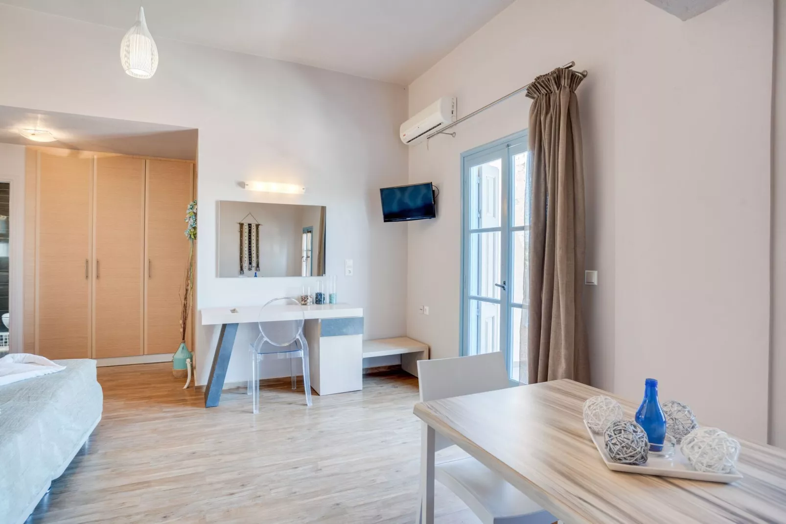 Leuke studio op Lesbos met een balkon-Eetkamer