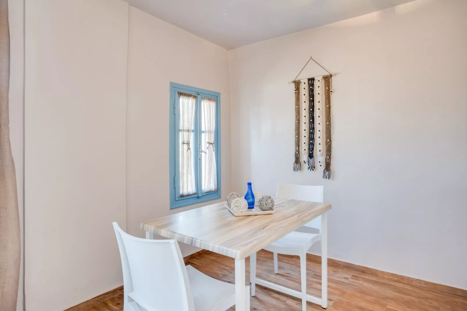 Leuke studio op Lesbos met een balkon-Eetkamer