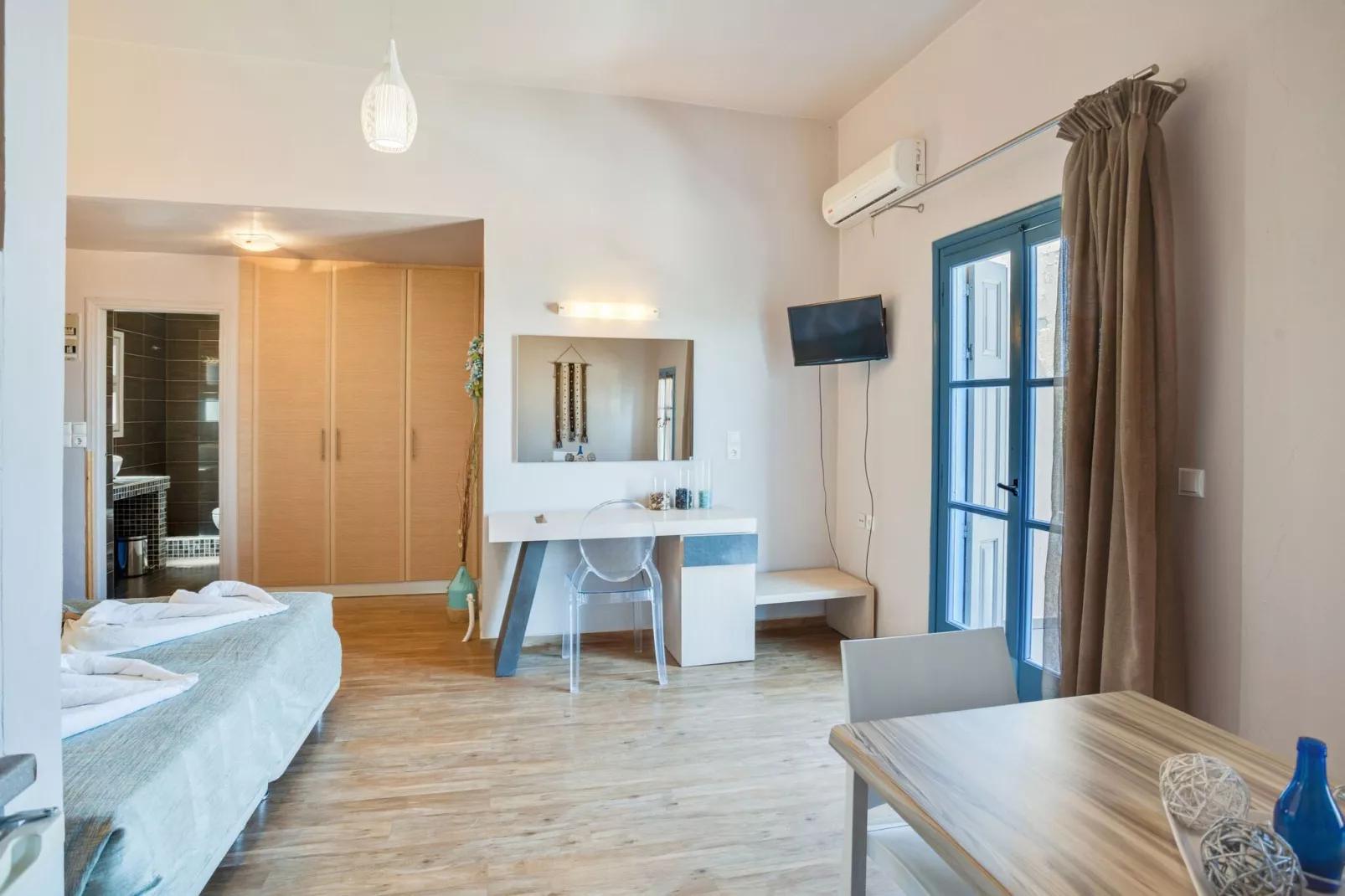 Leuke studio op Lesbos met een balkon-Slaapkamer