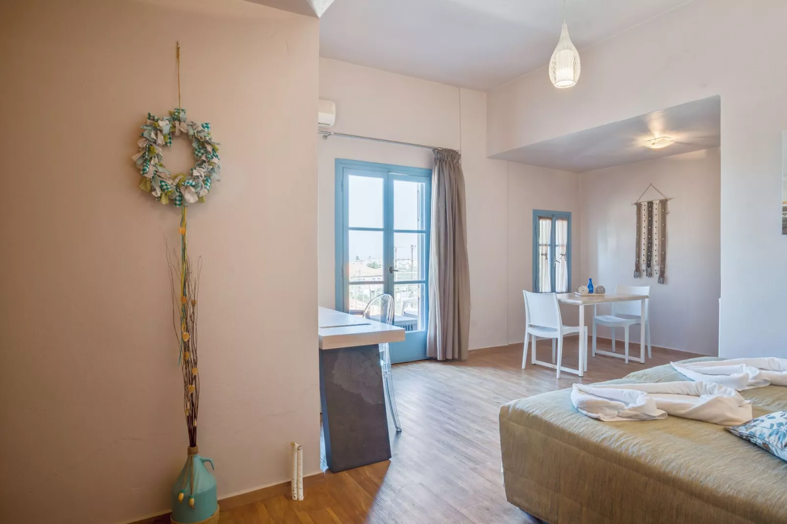 Leuke studio op Lesbos met een balkon-Slaapkamer