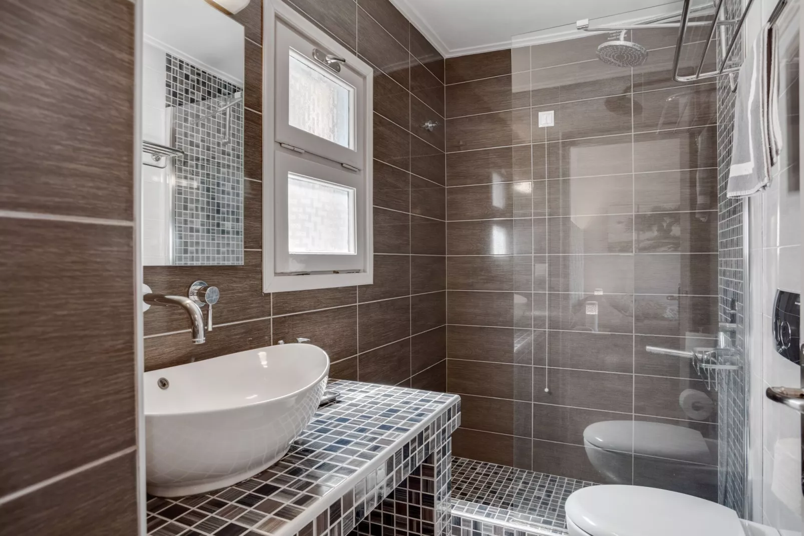 Leuke studio op Lesbos met een balkon-Badkamer
