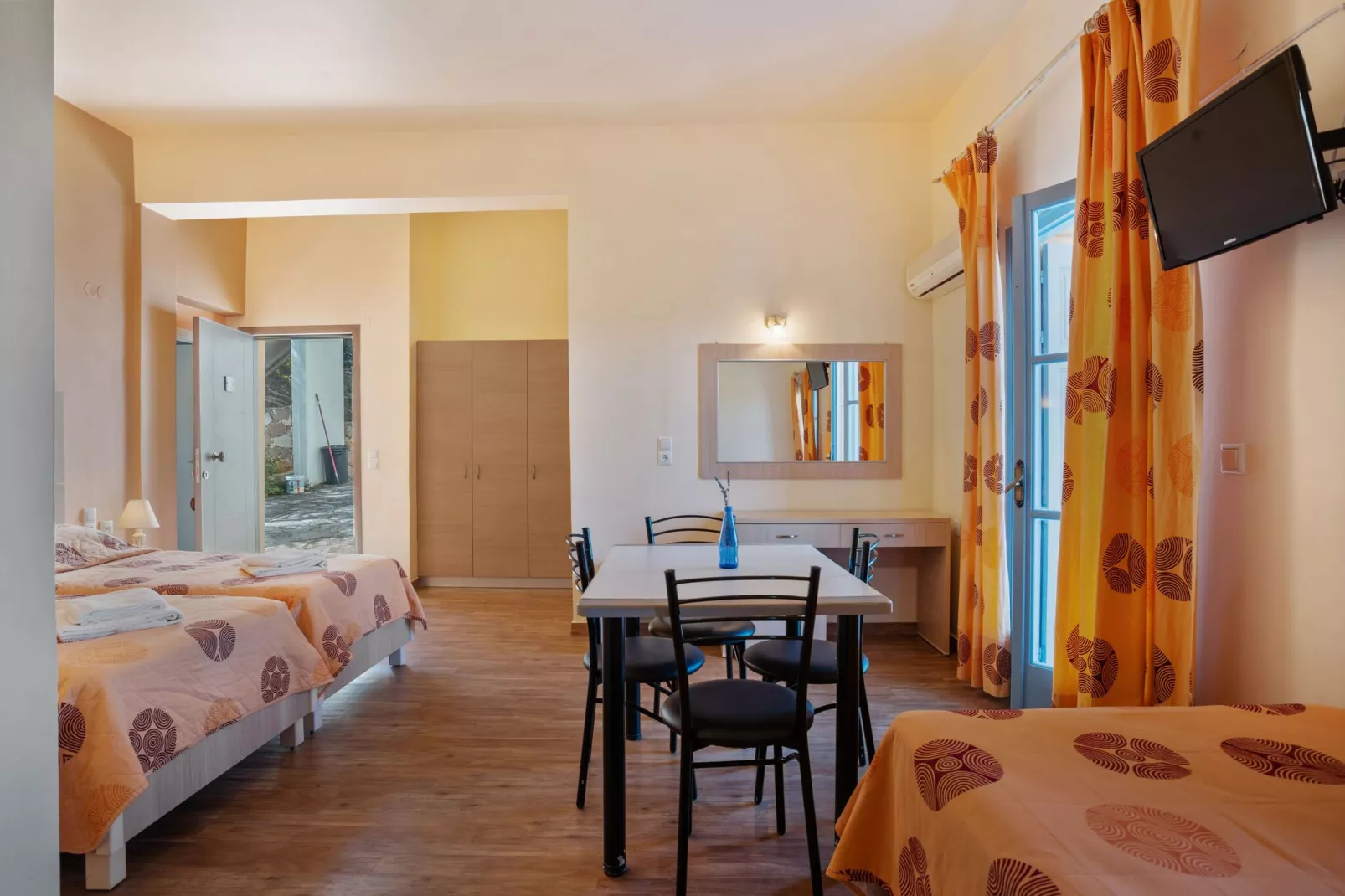 Leuke studio op Lesbos met een gedeeld zwembad-Slaapkamer