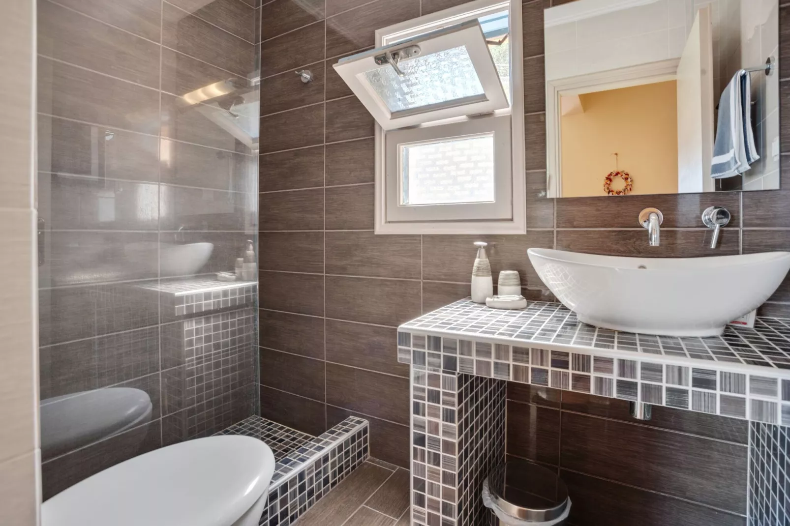 Leuke studio op Lesbos met een gedeeld zwembad-Badkamer