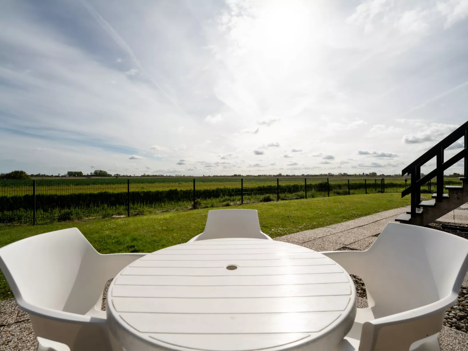 Laya with parking and shared pool-Buiten