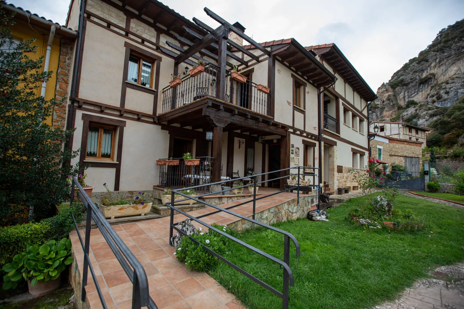 Casa Rural Poza de la Torca II-Buitenkant zomer