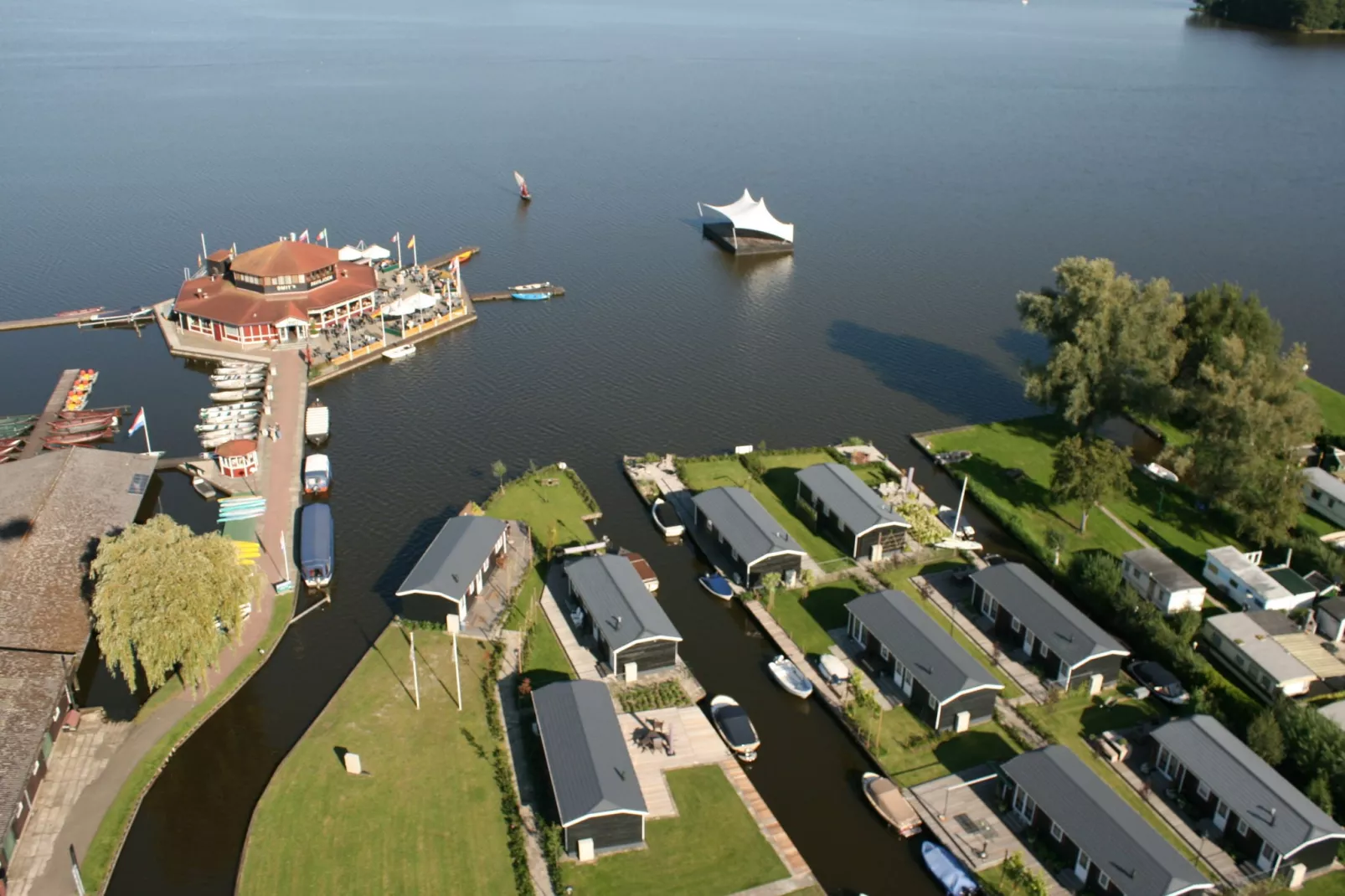 Chaletpark Kroondomein Giethoorn 4-Buitenkant zomer