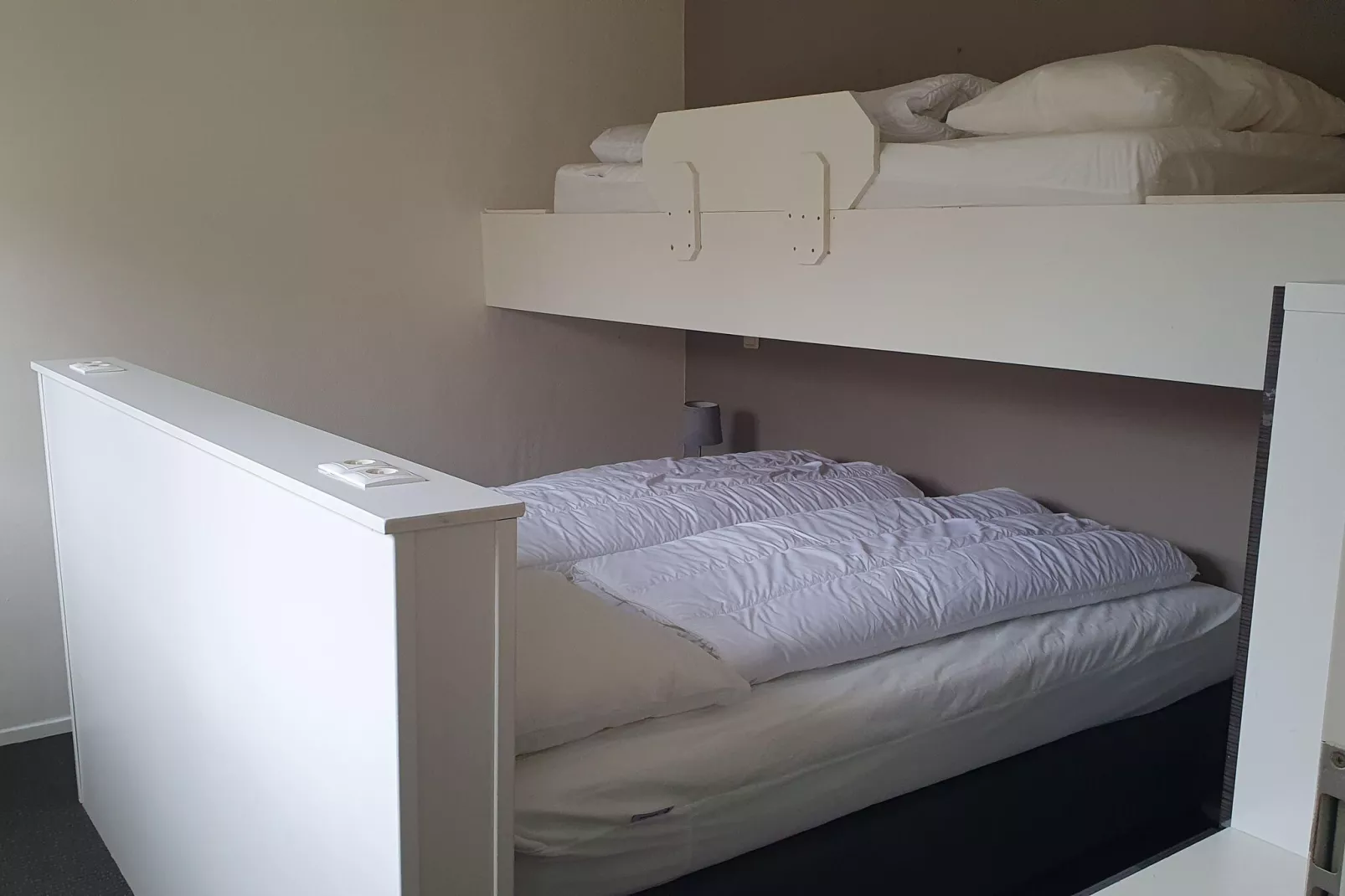 18 pers Ellersinghuis wellness met houtgestookte hottub-Slaapkamer