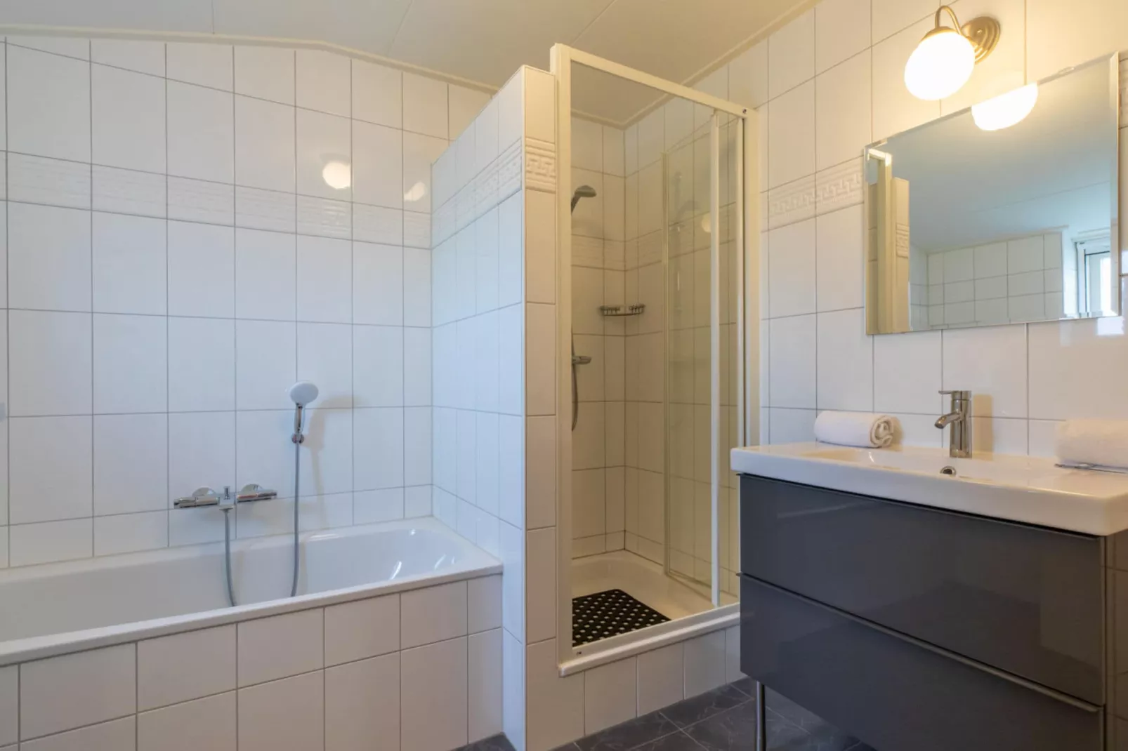 Studio - Vlissingsestraat 3-1  Koudekerke-Badkamer