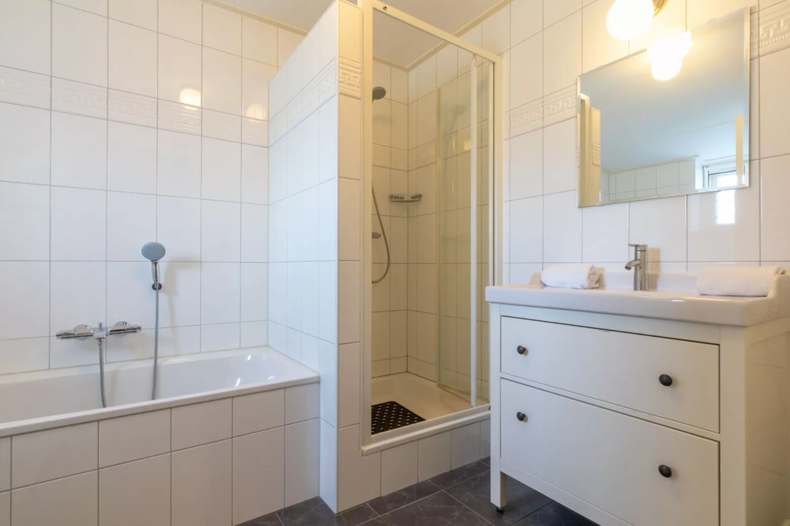 Studio - Vlissingsestraat 3-3  Koudekerke-Badkamer