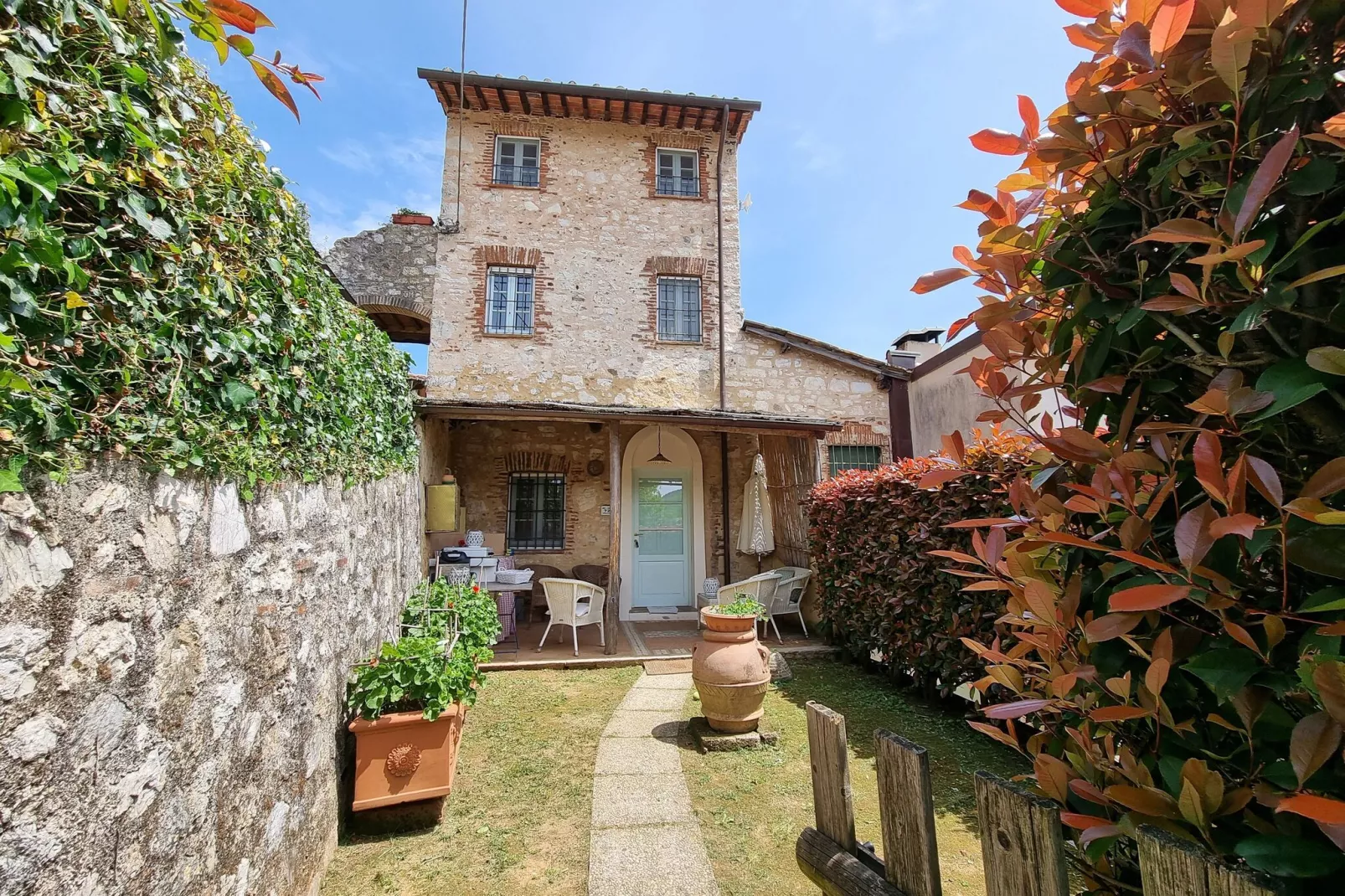 Casa Orbicciano & Nido d'amore - Buitenkant zomer